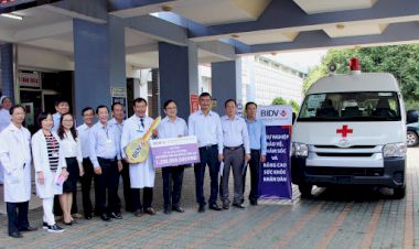 BIDV tặng xe cứu thương cho 46 bệnh viện tuyến TW, tỉnh
