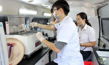 Khám phá 'vũ khí' bên trong xe kiểm nghiệm an toàn thực phẩm