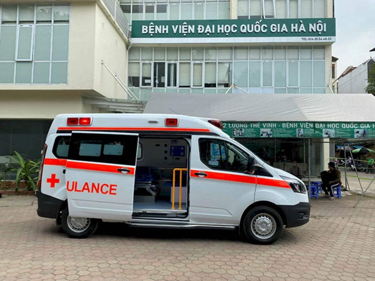 Một số hình ảnh giao xe cứu thương cho bệnh viện đại học quốc gia hà nội